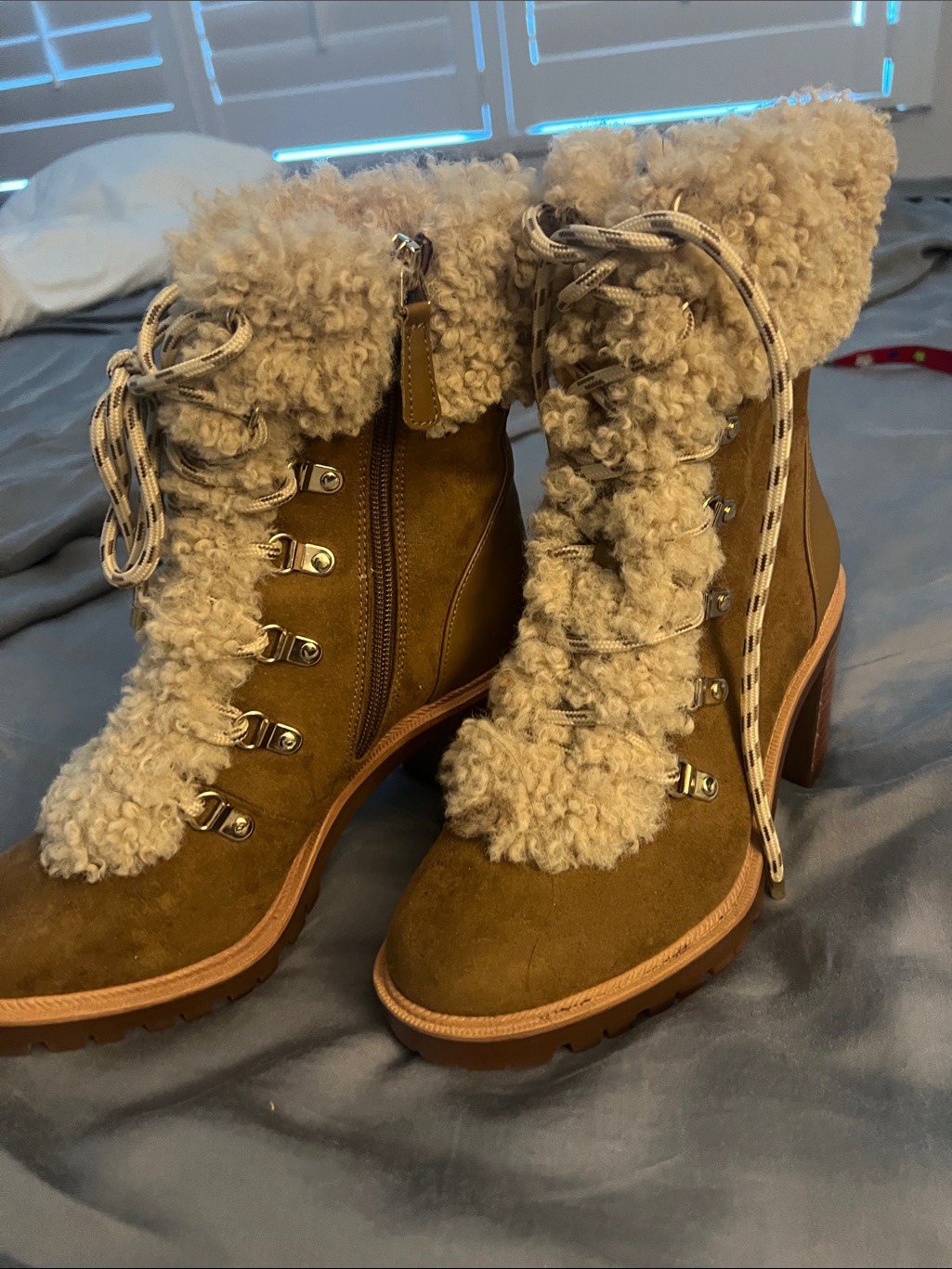 Brand New Jennifer Lopez Tan Suede Shearling LaceUp Heeled BootsBrand New